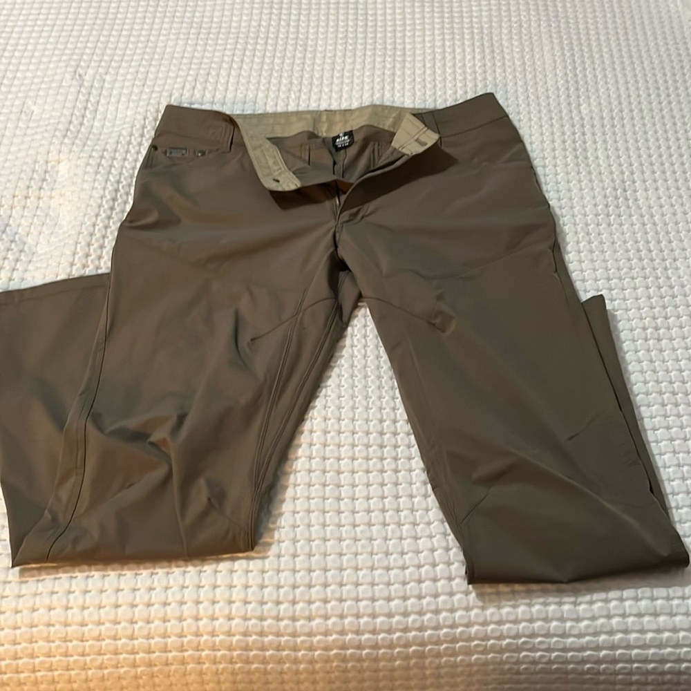 Mens Kuhl lightwe pants.